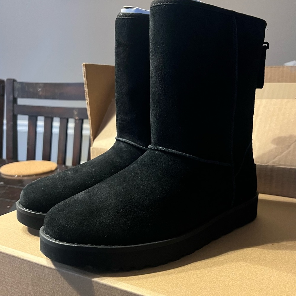 UGG W Classic Short Logo Zip